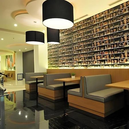 Clay Hotel Jakarta Exterior foto