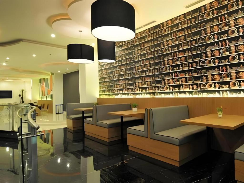 Clay Hotel Jakarta Exterior foto