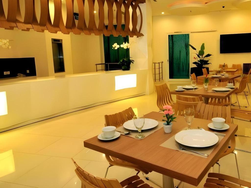 Clay Hotel Jakarta Exterior foto