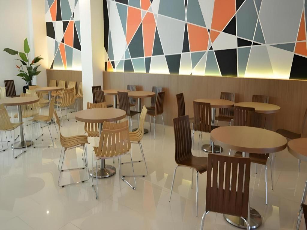 Clay Hotel Jakarta Exterior foto