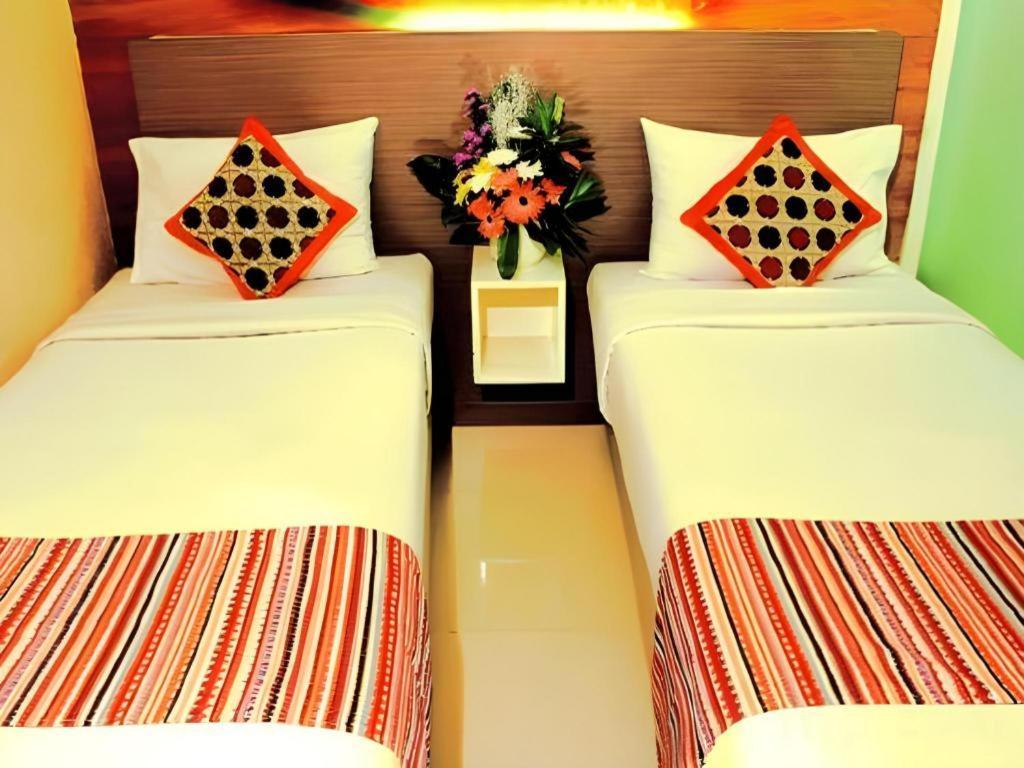 Clay Hotel Jakarta Exterior foto