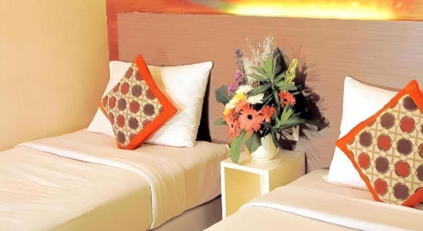Clay Hotel Jakarta Exterior foto