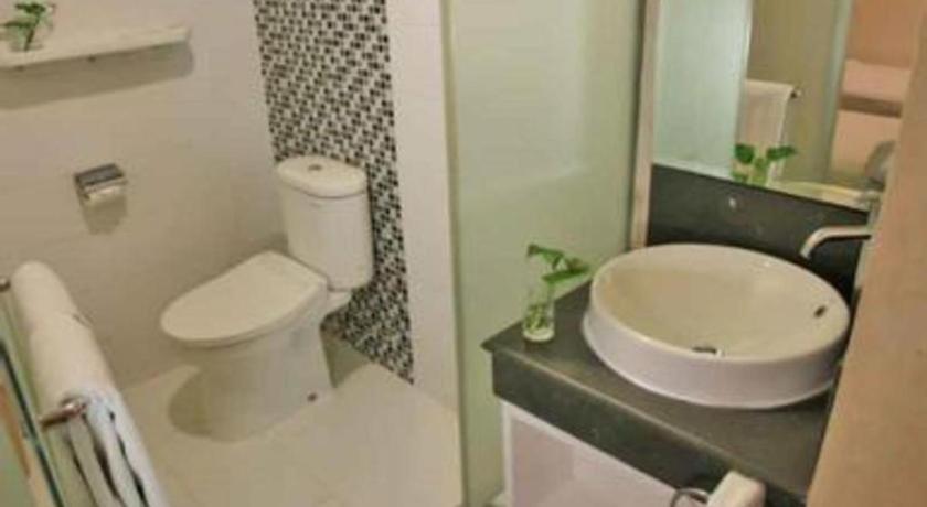 Clay Hotel Jakarta Exterior foto