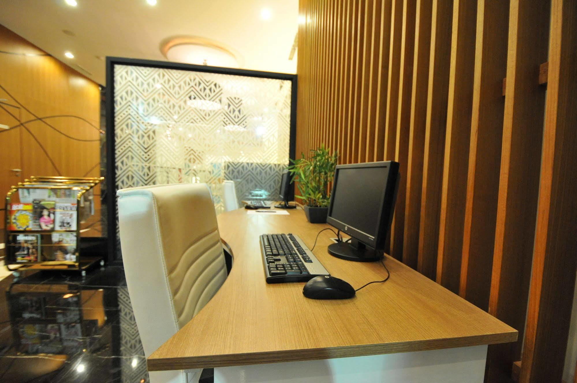 Clay Hotel Jakarta Exterior foto